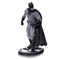 Batman Black and White Statue Gary Frank 22 cm